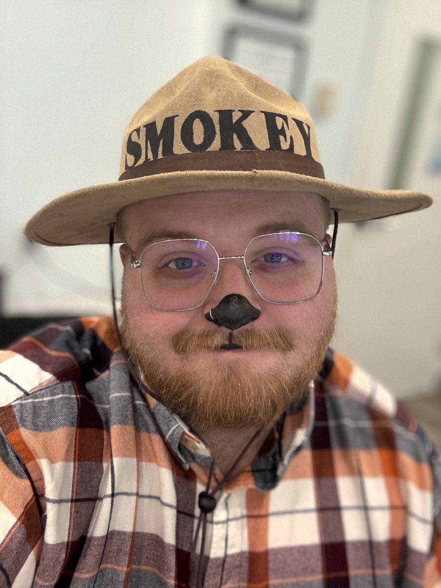 ThatParmeSean's tweet photo. Happy Halloween from Smokey the Bear https://t.co/cWXxfxnaB4