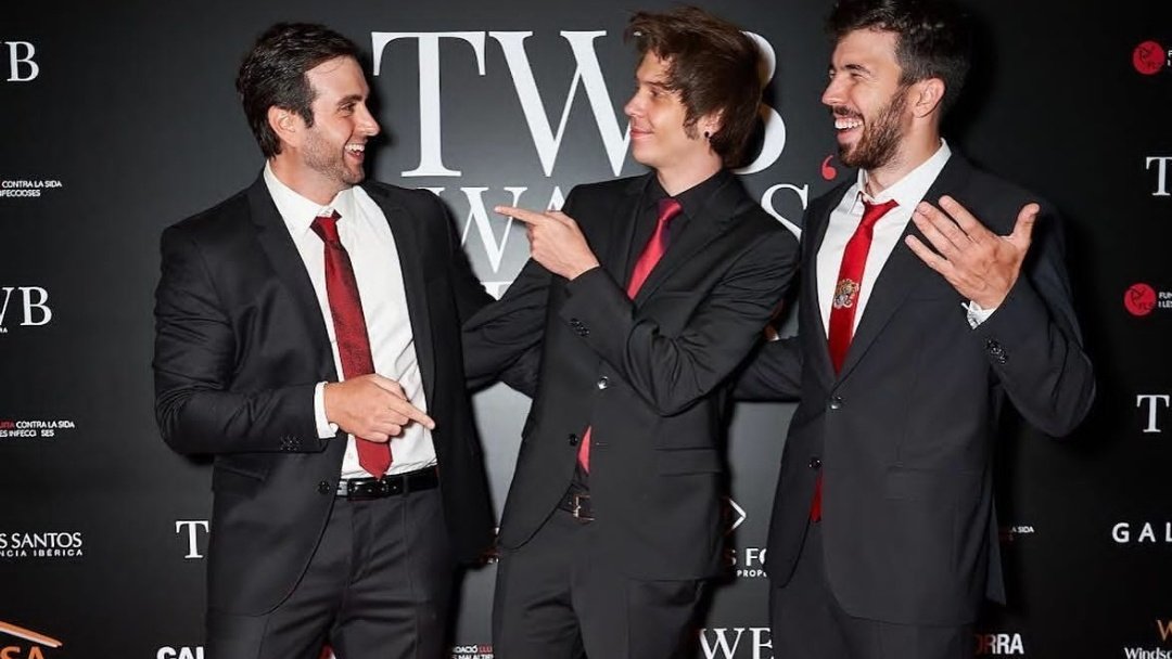 rubsprn's tweet image. poco se habla del traje, le ha funcionado para todo