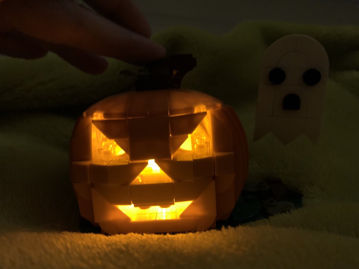 Happy Halloween 🎃 👻
Here’s a spooky short story I wrote:
pipmurphy.com/shortdoppelgan…