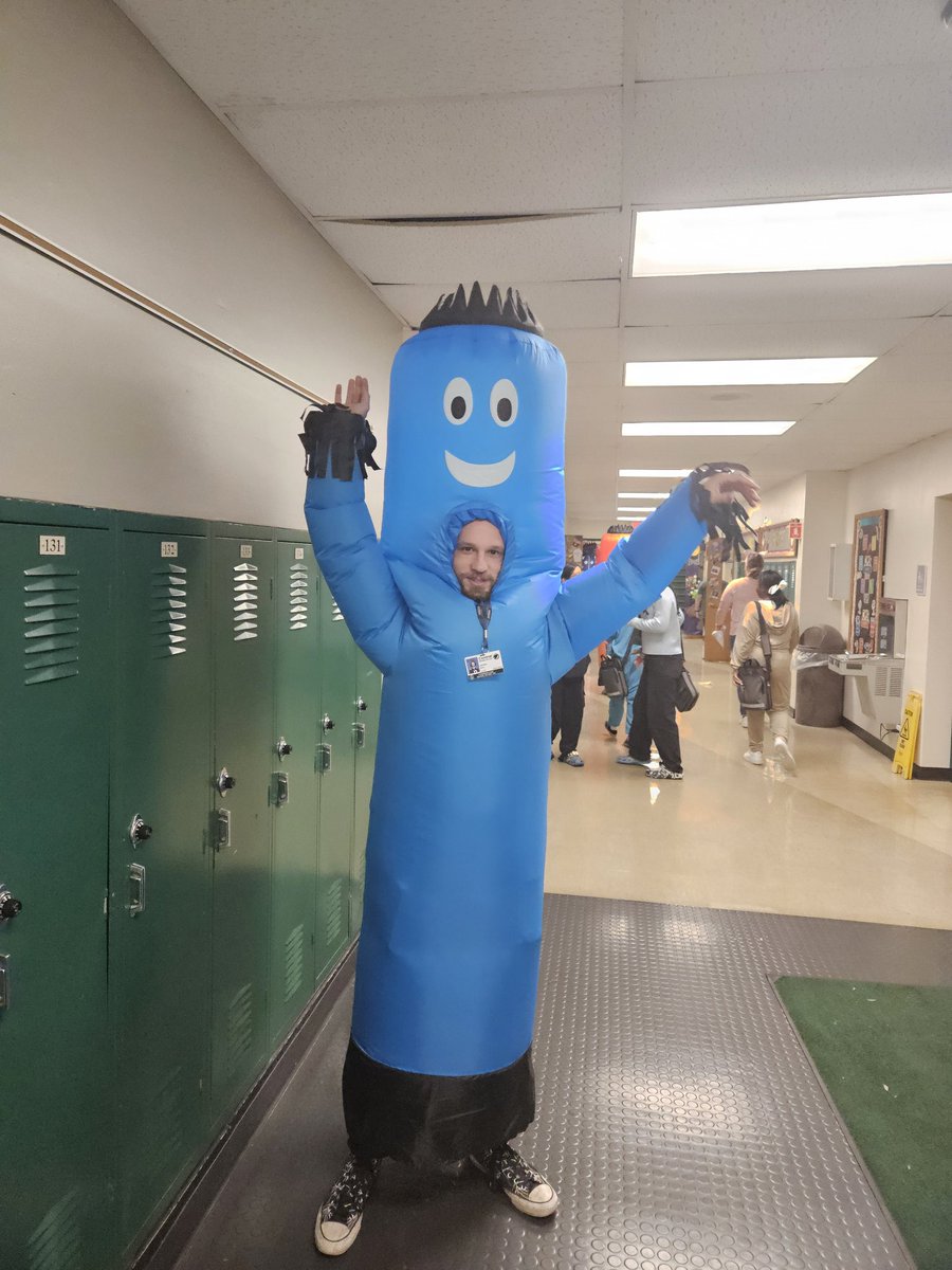 Wehrmann124's tweet photo. CMS has Halloween spirit! #BeEvergreen https://t.co/bKl42I4rGD