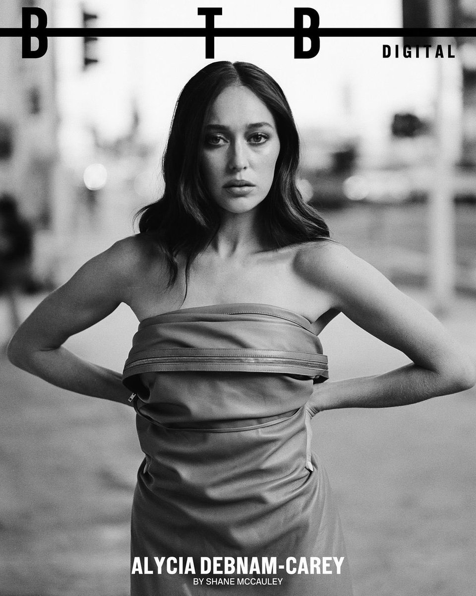 theDebnamNews's tweet photo. “Alycia Debnam-Carey has jumped from the world of post-apocalyptic horror and sci-fi into the world of the vapid influencer, starring as Nikki, in the new Netflix thriller movie, It’s What’s Inside, about a reunited group of college friends and a body-swapping party game gone wrong. 

We caught up with the Australian native to find out who would be at the top of her body-swap list.” — via Behind the Blinds