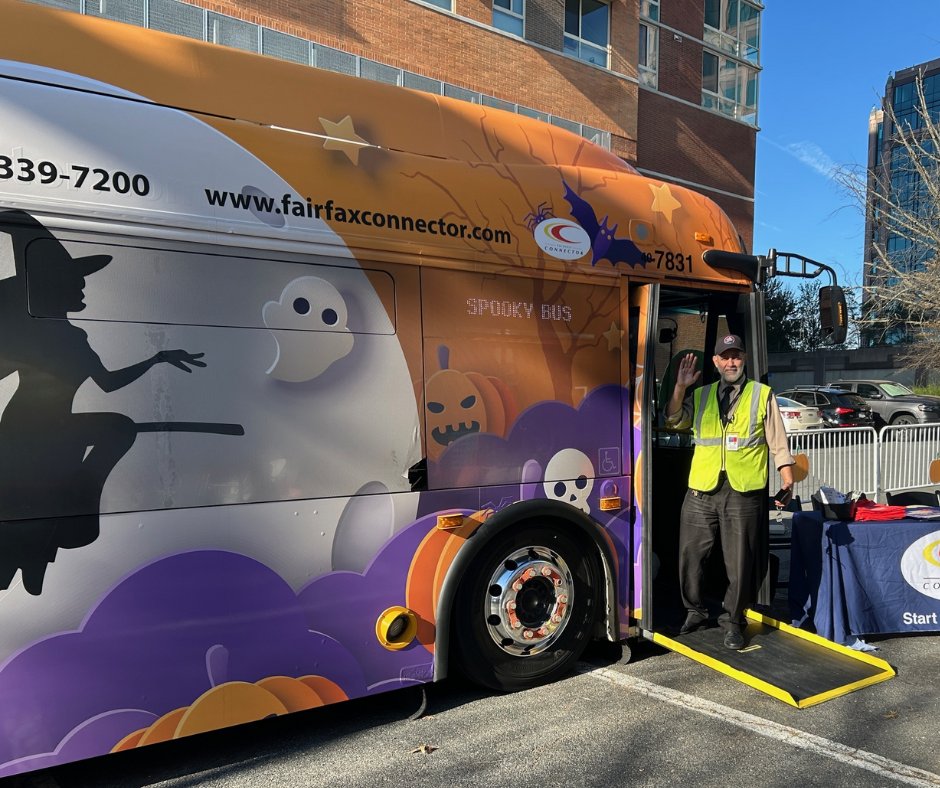 ffxconnector's tweet photo. #SpookyBus The PARC at Tysons! https://t.co/0mUDZuCD5c https://t.co/JyE0iPt4uB