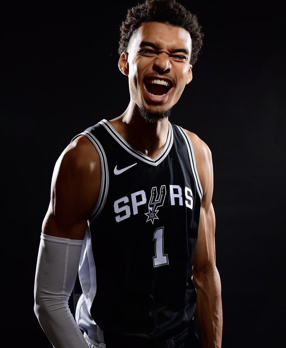 SharpStrategy's tweet photo. NBA
Spurs/Jazz
Victor Wembenyama under 39.5 points + rebounds + assists

He hasn’t covered this line one time this year.

He played against the Jazz 3 times last year. If you combine his highest of points, rebounds, and assists from the 3 games he only gets 38 PRA... #nba #spurs https://t.co/nkh2FcV6xN
