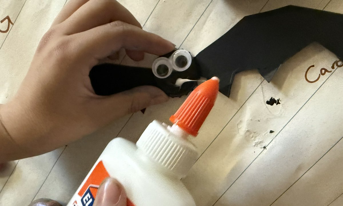 TylerAshford's tweet photo. We had a fun-filled day of crafts and snacks. Happy Halloween! 🦇 https://t.co/eTKUT2EcUK