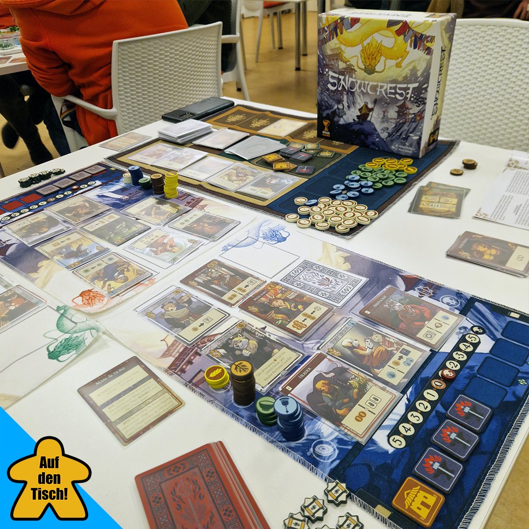 aufdentisch1's tweet photo. Auf den verschneiten Gipfeln der Welt wartet die Erleuchtung - zumindest in #Snowcrest. In Snowcrest leiten die Spielenden ihre Bergdörfer um an die begehrten Schriftrollen zu kommen, die für den Weg zur... [1/6]

#AufDenTisch #Brettspiele #Brettspiel #BoardGames @GrailGames https://t.co/xhnn4eNjzY