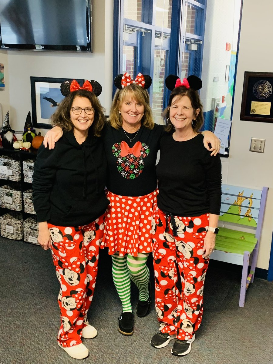 Celebrating Halloween with the 🖤Disney crew! ❤️ Wishing you a boo-tiful rest of the day! 🎃 <a href="/IvyHillEagles/">Ivy Hill Eagles</a>