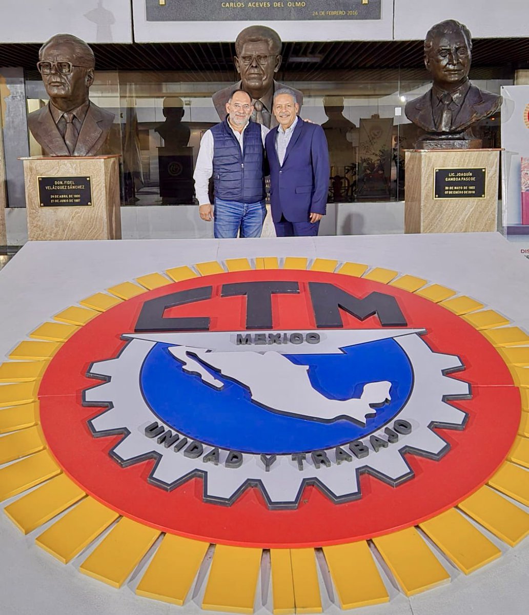 tereso_medina's tweet photo. Recibí a compañeras y compañeros asesores laborales y jurídicos de la @CTM_Coahuila, en la sede nacional de nuestra Confederación, donde platicamos sobre el #SindicalismoResponsable, Progresista y Democrático en favor de las y los trabajadores. https://t.co/wj1zgkdJna