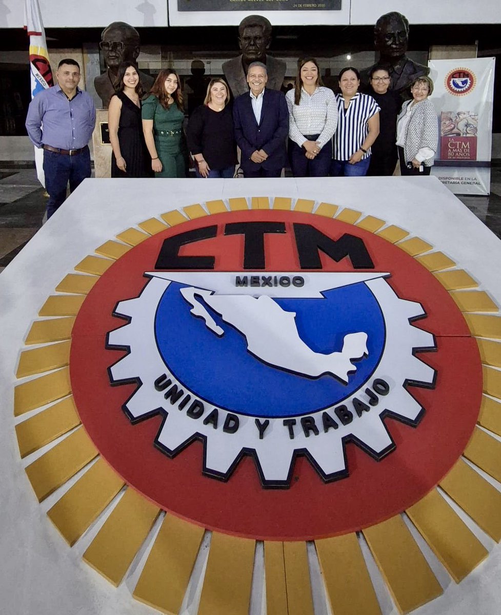 tereso_medina's tweet photo. Recibí a compañeras y compañeros asesores laborales y jurídicos de la @CTM_Coahuila, en la sede nacional de nuestra Confederación, donde platicamos sobre el #SindicalismoResponsable, Progresista y Democrático en favor de las y los trabajadores. https://t.co/wj1zgkdJna