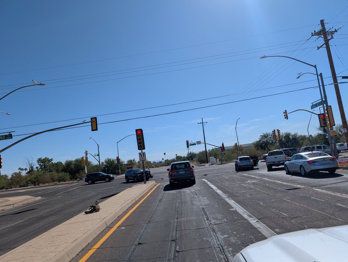 Crash, 22/Camino Seco.  No one hurt it seemed.  #whatsuptucson