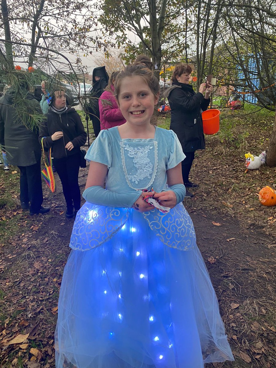 FallinPrimary's tweet photo. Thank you to everyone who donated carved pumpkins, visited the patch night, donated to the school and bought refreshments! 🎃 What a #TeamFallin effort! #itallbeginsinFallin #proudschoolmoment #proudcommunity 💙💜💙 https://t.co/cVhyjDh32Z