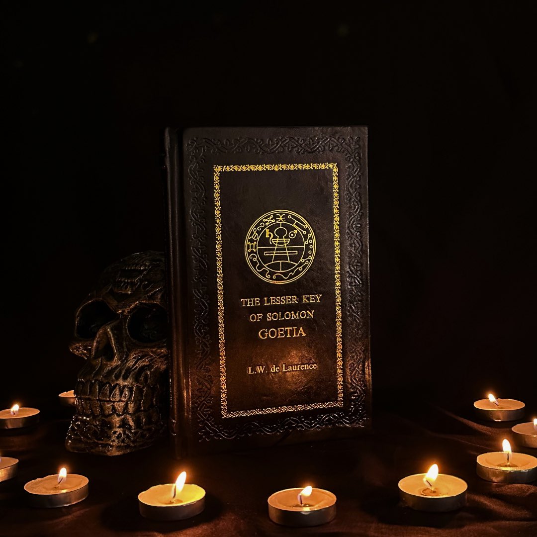 RareBiblio's tweet photo. #thelessarkeyofsolomon #solomon #occult #occultbooks #occultism #occultart #occultculture #occultbooks #occultknowledge #occultscience #halloween #halloweenlover #halloweenbooks #halloweengifts #book #booksbooksbooks #bookstagram #bookworm #booklover #books #bookaddict https://t.co/xoDEzZtCCd