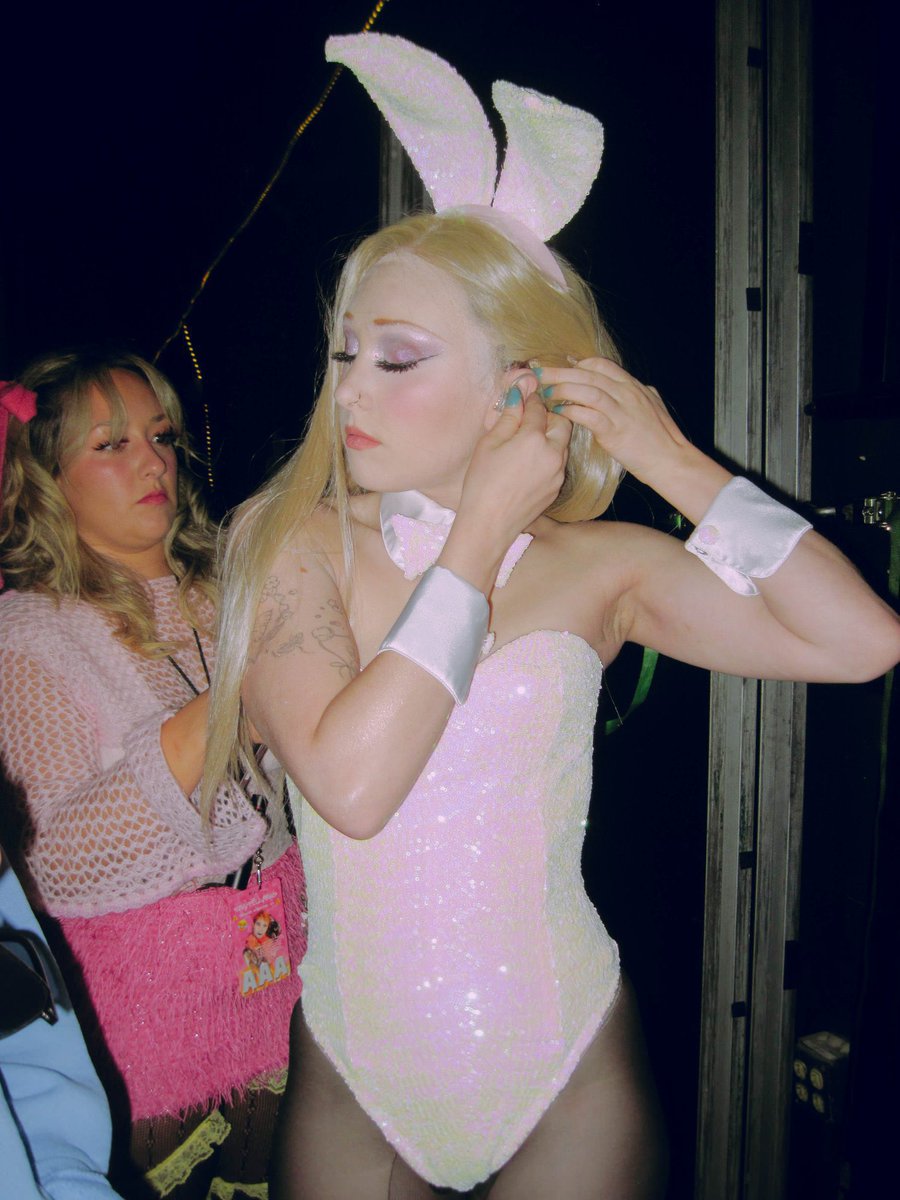roanfiles's tweet photo. mean girls we watch it every night and we both have a crush on regina george https://t.co/kF6QGnRuii