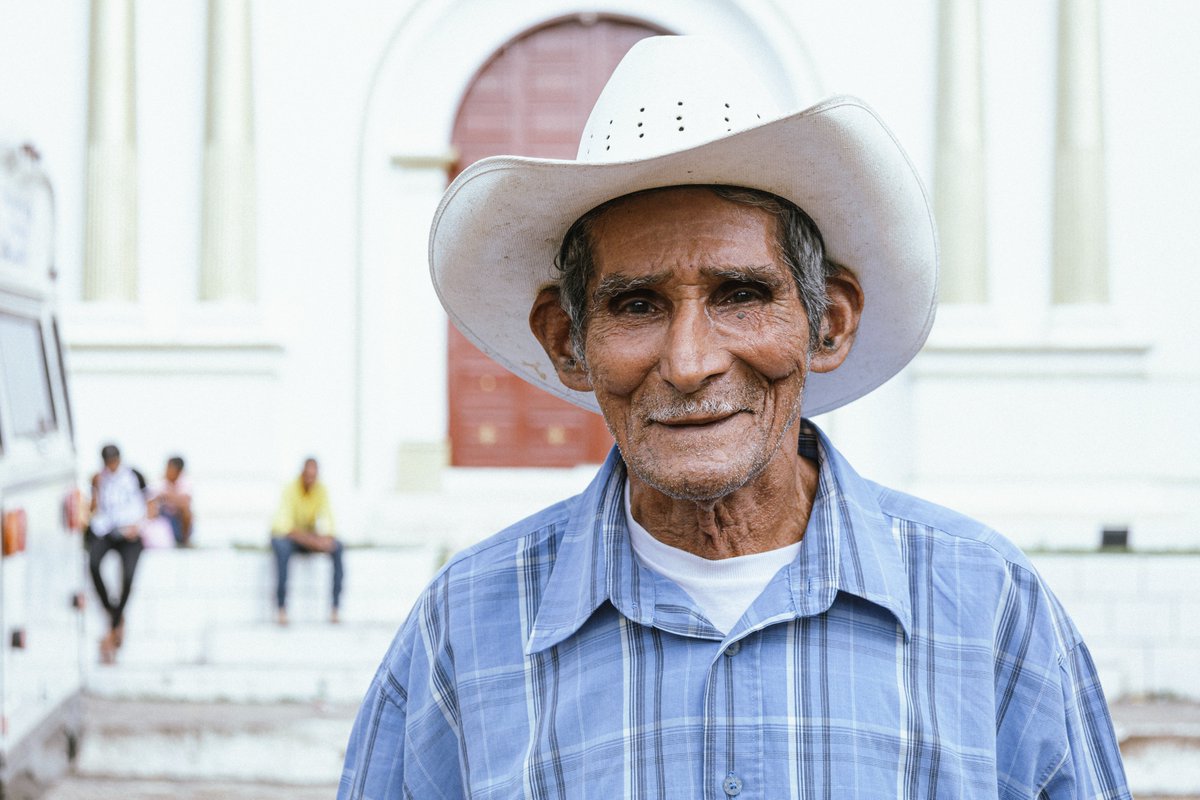 noraespiinal's tweet image. Quiero recordar que no soy humo que se disipa, sino piel que se empapa con lo transitado. El Corpus, Choluteca. 
Don Concepción Pérez (tiene 85 años) me dejó hacerle estas fotos.