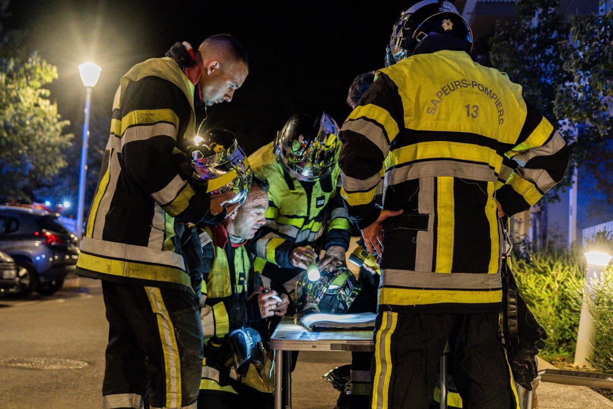 Pompiers13 tweet media
