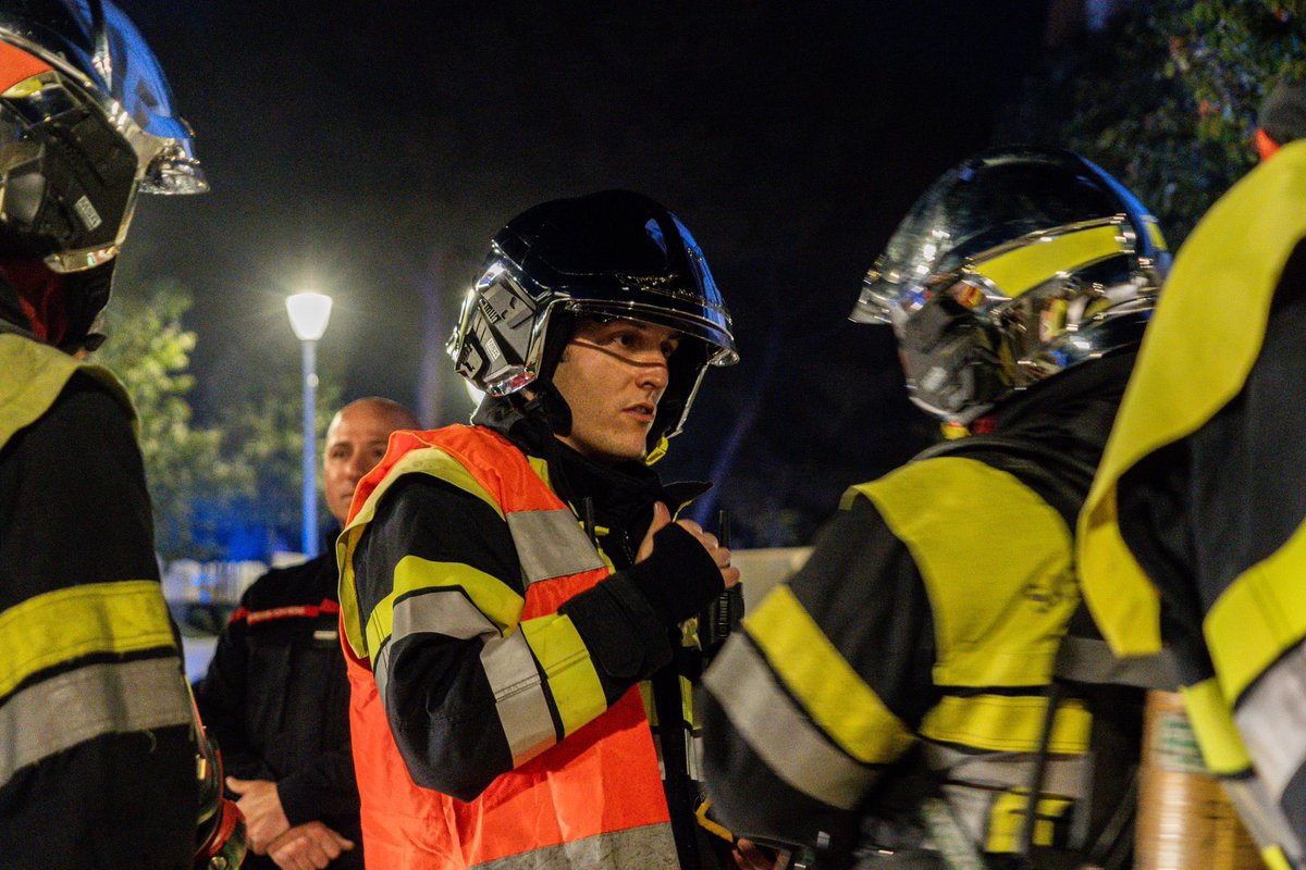 Pompiers13 tweet media