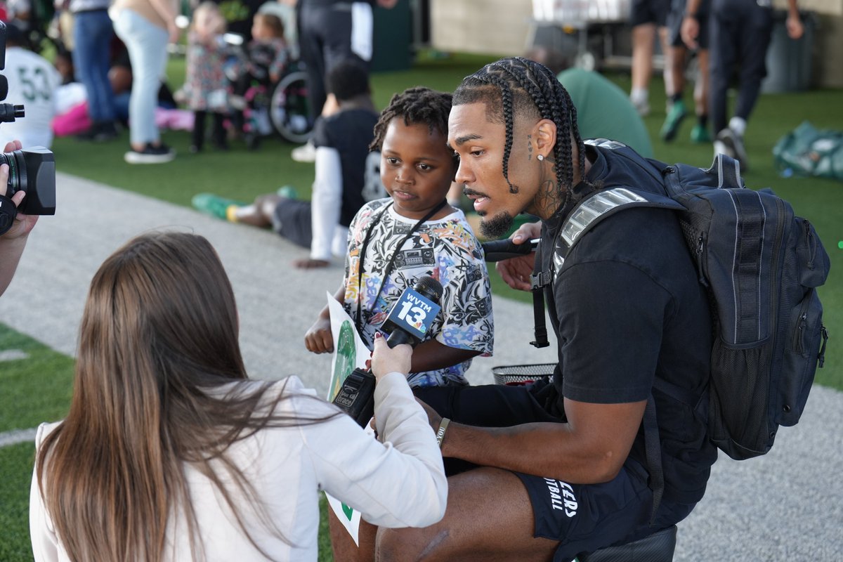 UAB_FB's tweet photo. It's our favorite day of the year having @ChildrensHarbor come out to practice 💚💛

We're playing for something bigger than football this Saturday!

#WinAsOne https://t.co/viZbI3OqMI