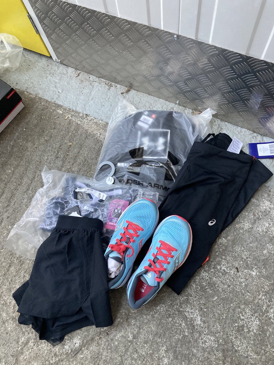 clivemichallat1's tweet photo. I spent today prepping donations for 35 children in the little Horton area of inner Bradford. I don’t think you can beat that feeling of seeing someone receive something that they weren’t expecting , to see that smile…Together we can battle poverty.⁦@ActionForSport⁩ https://t.co/4CrSAIJaXT
