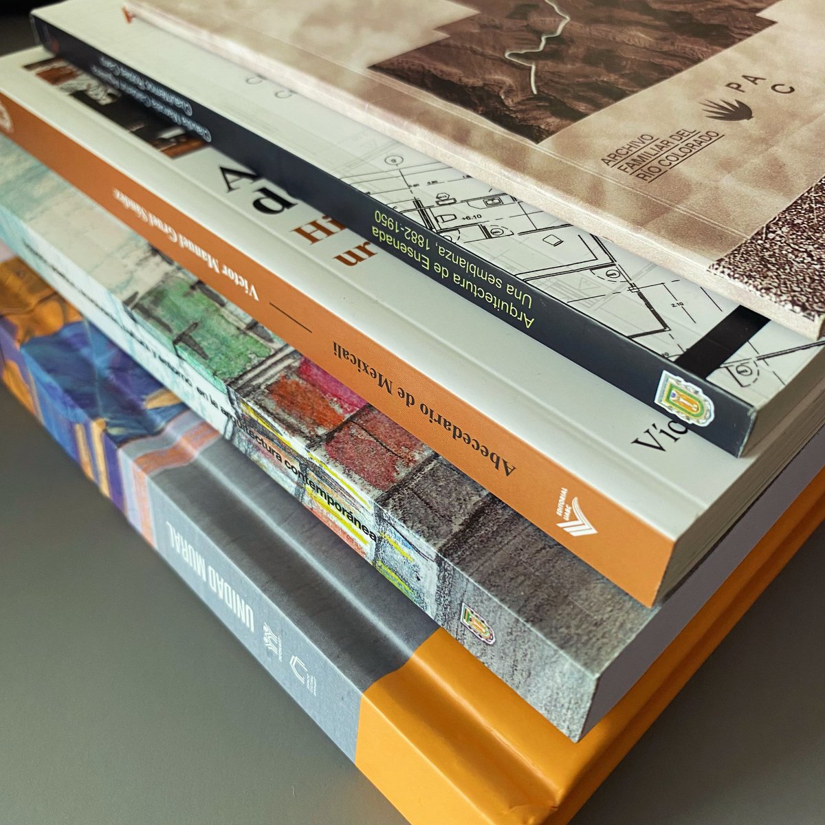 De regreso de Mexicali con grandes lecturas de grandes amigos.