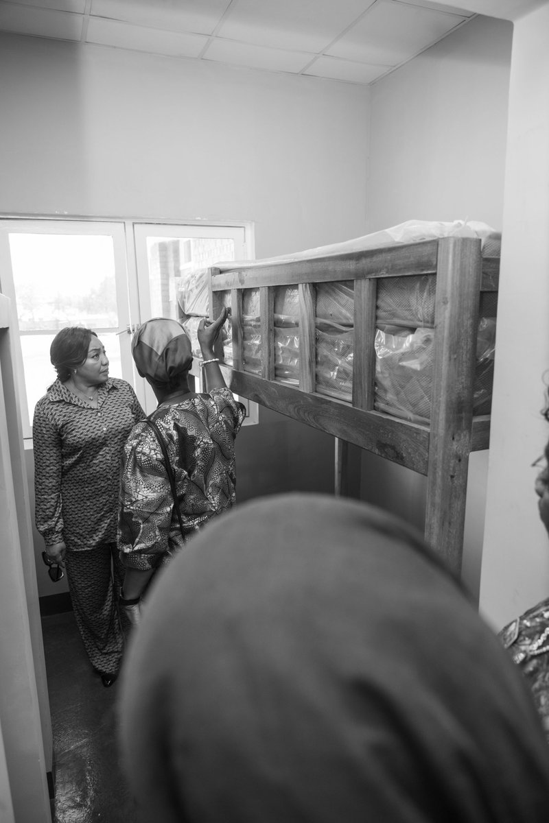 DeniseNyakeru's tweet photo. Je me suis rendue aujourd’hui au Lycée Mwanga de Kolwezi pour m’assurer de l’avancement des travaux de réhabilitation après l’incendie d’avril 2023.

Mes échanges avec les élèves ont porté sur le programme EXCELLENTIA Lualaba Bora, destiné à les accompagner dans leur parcours d’études supérieures et à les encourager à croire en leurs rêves.

Un grand merci aux autorités provinciales, aux enseignants et à sœur Jeanine pour leur contribution précieuse à cette œuvre. Merci également à tous ceux qui œuvrent au quotidien pour offrir une chance à l’éducation de nos enfants.

Plus de photos : https://t.co/xKLYjk5nDB?

#PlusFortes #Education #EXCELLENTIA