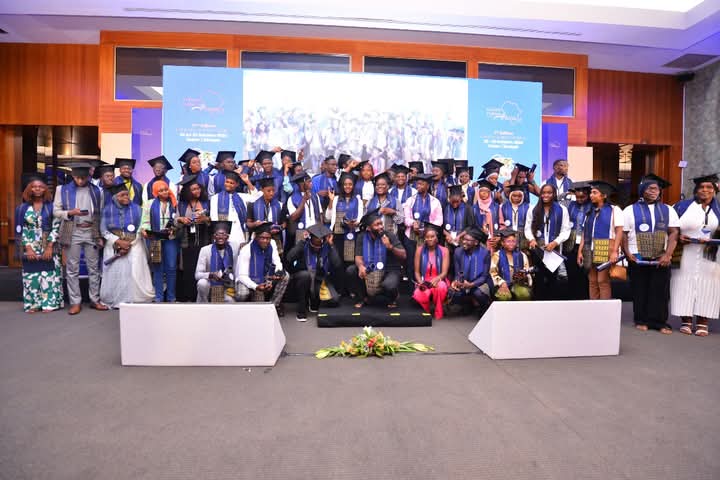 aicha_manga's tweet photo. Cérémonie de graduation des récipiendaires de la Galien Africa Youth Leadership Académie.
C'est un immense plaisir de faire partie de cette cohorte de Nelson Mandela, j'ai beaucoup appris, coconstruire ensemble 
#GalienAfrique  #gaya  #kebetu #senegal https://t.co/S2EUg3ERpq