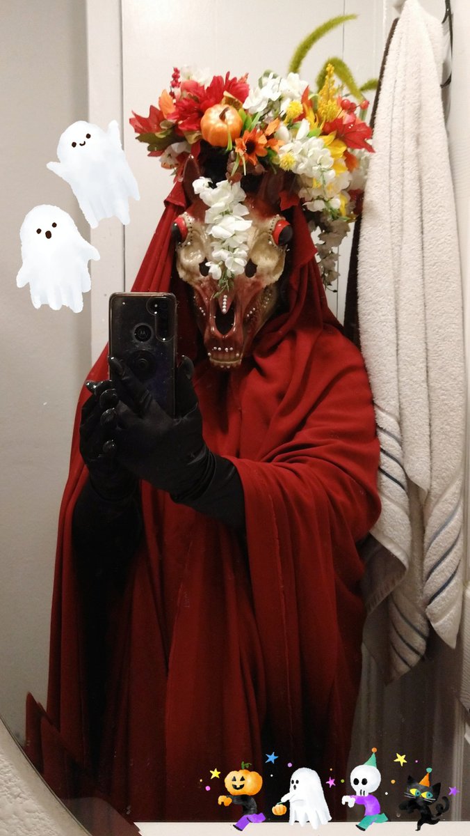 TAIFUCHU's tweet photo. how hungry.............? 🐴 

HAPPY HALLOWEEN I'M MARI LWYD BITCH!!!!!!!!!!! 🐎🎃 https://t.co/LZnj3LWfMl