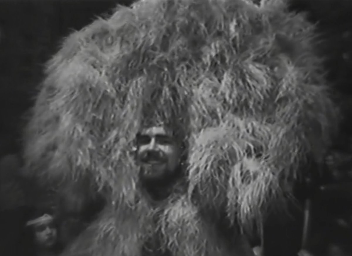 Check out the great Skip Blumberg and Jane Aaron's INCREDIBLE video of the 1976 Halloween Parade in NYC, featuring wildly elaborate costumes, puppets, and lots of people having the time of their lives... A truly amazing, one-of-a-kind document! loom.ly/9D_gjxM