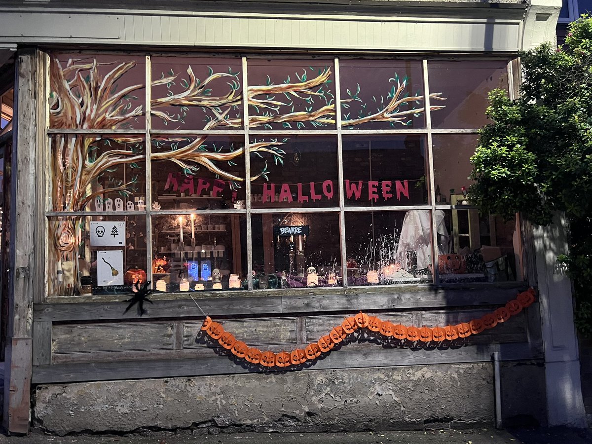 Fiona Veacock Ceramics (@se7potter) on Twitter photo Well done to <a href="/corner_96/">The Corner At 96</a> for the most spectacular Halloween effort as usual and to all the SE7 roads who have put in so much effort. Well done to <a href="/corner_96/">The Corner At 96</a> for the most spectacular Halloween effort as usual and to all the SE7 roads who have put in so much effort.