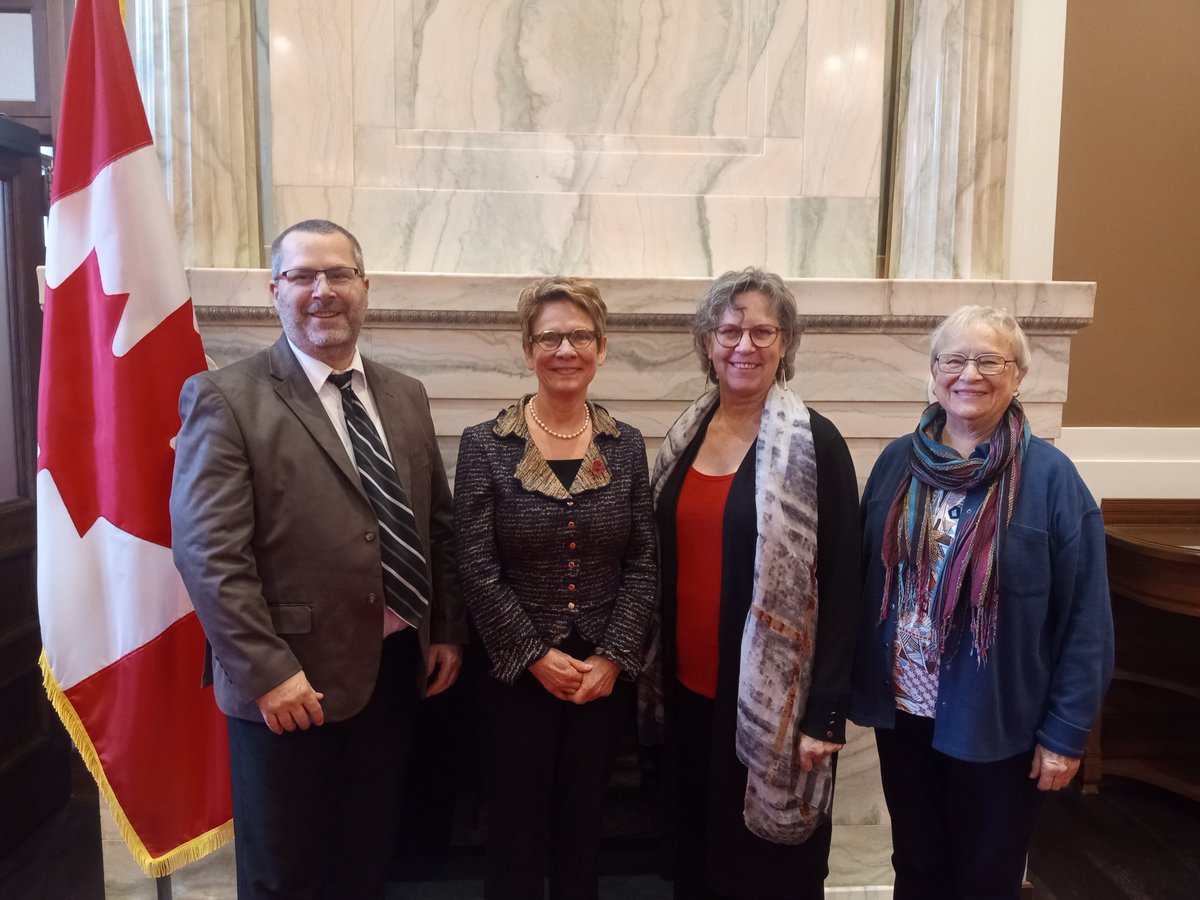 FAAFC_ca's tweet photo. Merci a la Sénatrice Gagné pour sa disponibilité et de votre ouverture lors de cette rencontre avec notre délégation #Équipeaînés2024
Nous avons été revis de discuter avec vous des priorités des aînés francophones
@fafalta , Fédération des ainés de la Francophonie Manitobaine https://t.co/pzaLohrVoj