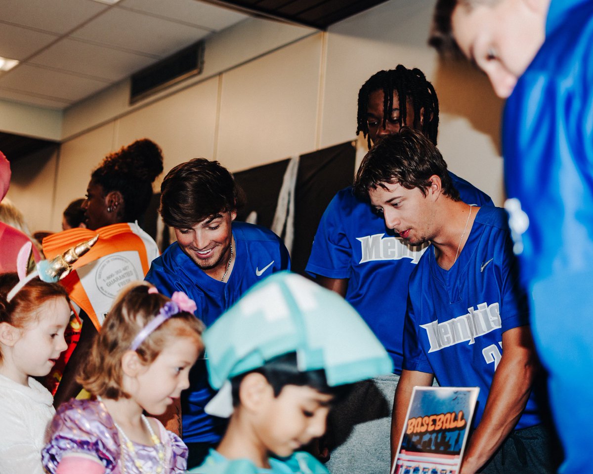 MemphisBaseball's tweet photo. Happy Halloween from Memphis Baseball 🎃

We had a great morning trick or treating with our friends at @901CampusSchool and @LeBonheurChild 🍬

#GoTigersGo | #MemphisRising https://t.co/tw0NjAfvU6