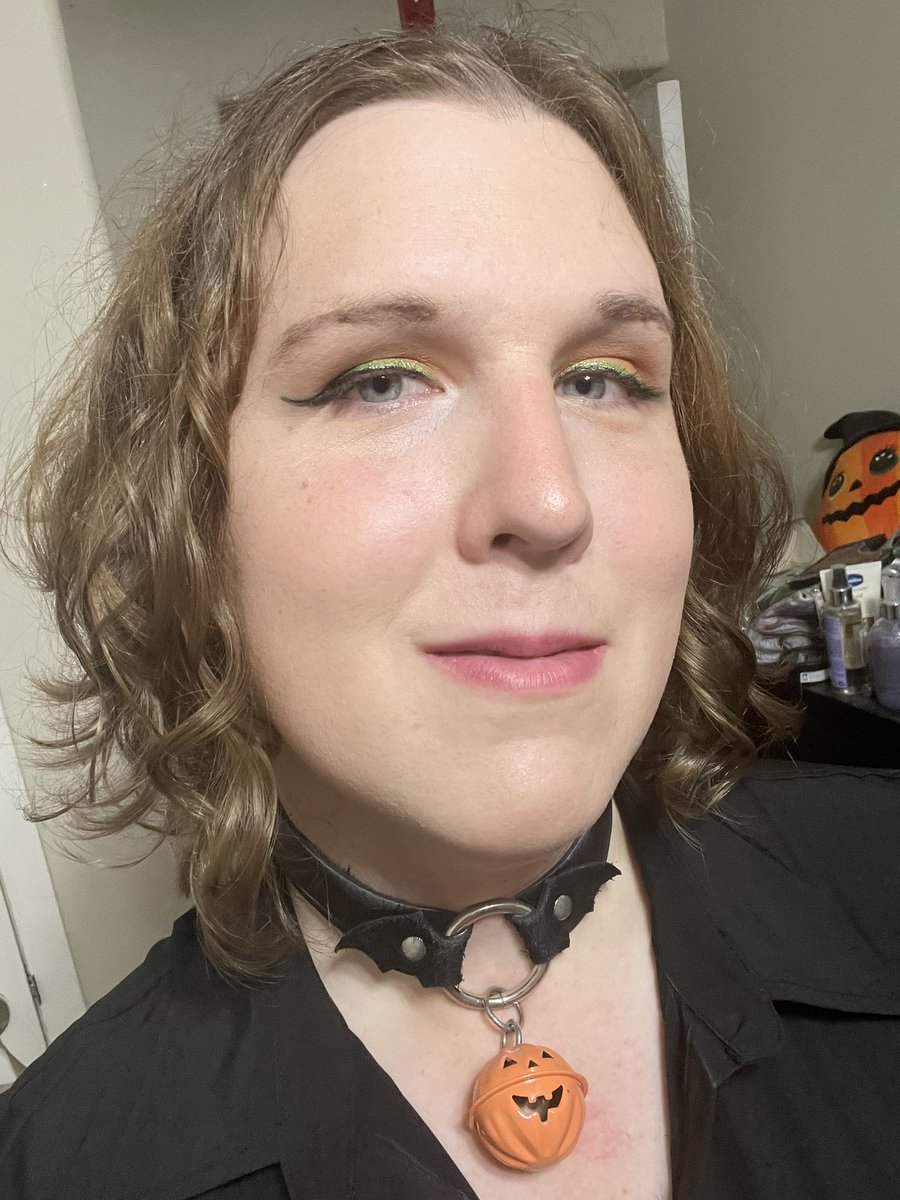 Lyraxite's tweet photo. I hate birthday halloween, what do you mean you’re 34 years old now https://t.co/zcVUVeL6Bx