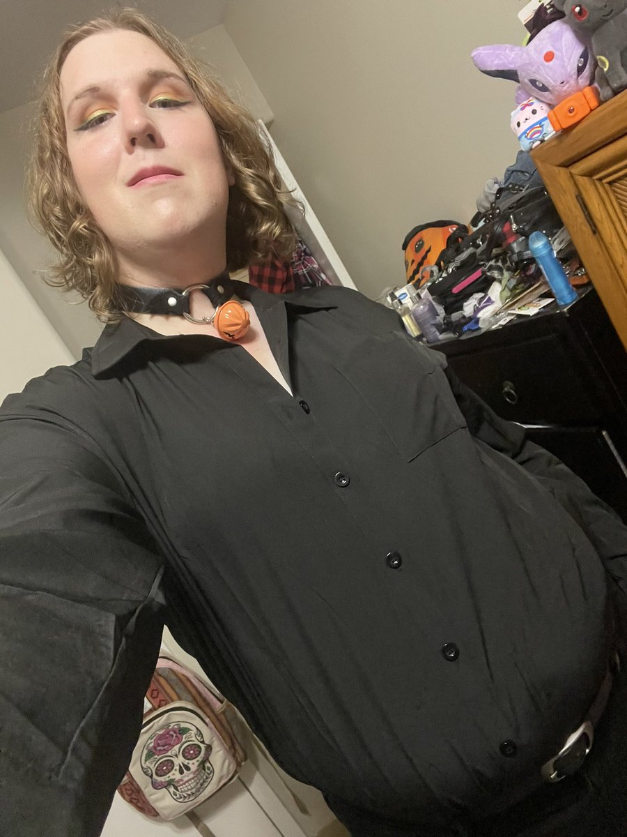 Lyraxite's tweet photo. I hate birthday halloween, what do you mean you’re 34 years old now https://t.co/zcVUVeL6Bx