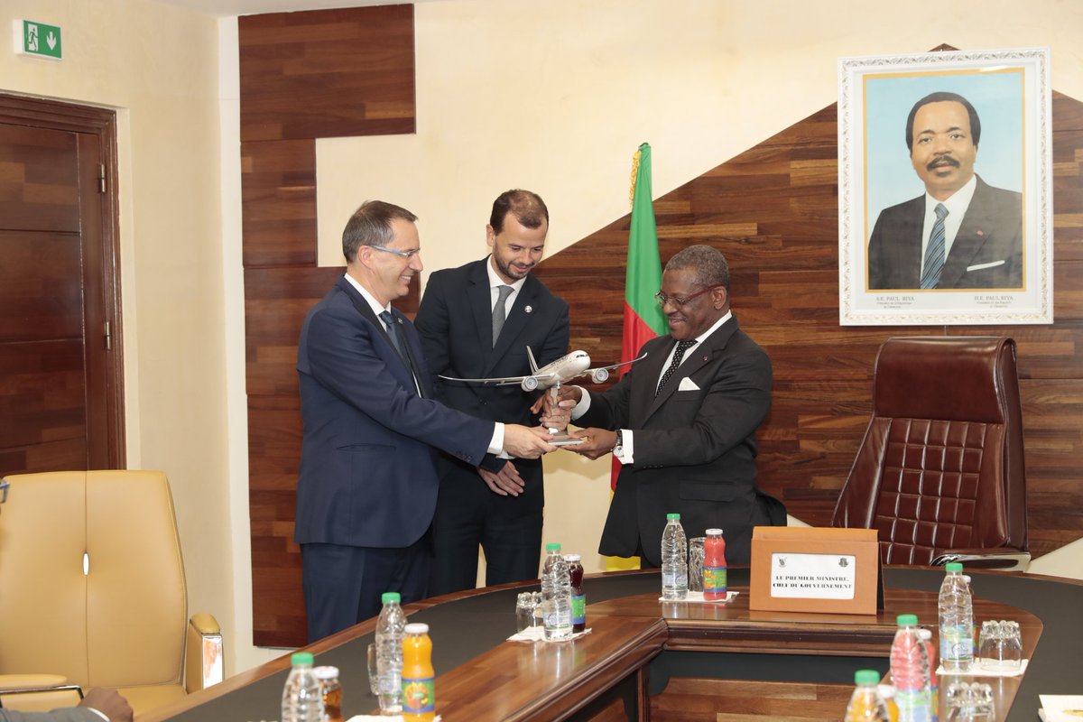 joDionNgute's tweet image. Paris - Yaoundé-paris, bientôt à bord du Boieng 787 dernier modèle. 
🇨🇲🇫🇷
J'ai echangé sur cette nouvelle offre de service ce 31 10 2024 avec le Directeur pays de la compagnie aérienne française.  @AirFranceFR répond  ainsi à la demande des Camerounais qui ont sollicité un…