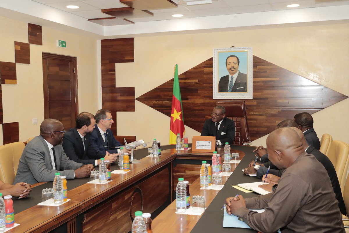 joDionNgute's tweet image. Paris - Yaoundé-paris, bientôt à bord du Boieng 787 dernier modèle. 
🇨🇲🇫🇷
J'ai echangé sur cette nouvelle offre de service ce 31 10 2024 avec le Directeur pays de la compagnie aérienne française.  @AirFranceFR répond  ainsi à la demande des Camerounais qui ont sollicité un…