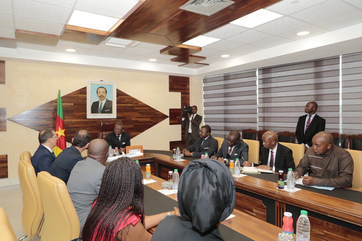 joDionNgute's tweet image. Paris - Yaoundé-paris, bientôt à bord du Boieng 787 dernier modèle. 
🇨🇲🇫🇷
J'ai echangé sur cette nouvelle offre de service ce 31 10 2024 avec le Directeur pays de la compagnie aérienne française.  @AirFranceFR répond  ainsi à la demande des Camerounais qui ont sollicité un…