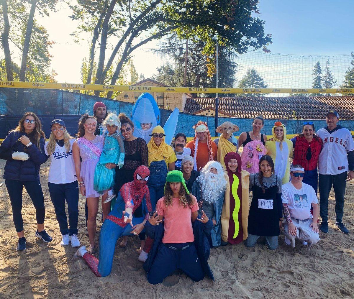CalBeachVB's tweet image. Spooky SZN! 🎃👻

Happy Halloween from our #CalFamily to yours!

#GoBears | #BeachBears