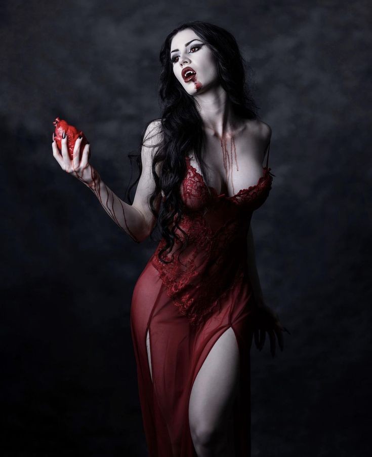 ⊱ ℍ𝕖 ωɦσ ɦσωℓร tweet media