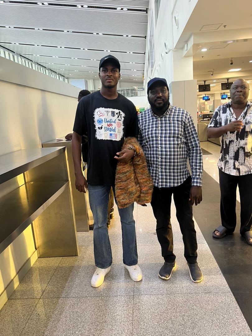 TeamSabonKawo's tweet photo. PHOTOS: Moments at the Airport as 17 year old Abubakar Abdullahi take-off to Tunisia for Trials at @ESduSahel

The President @TeamSabonKawo, Abdulaziz Umar @hunkuyee admonished the player to stay focused and determined throughout the process.

Congratulations, Habu! https://t.co/mbGHzcHjLj