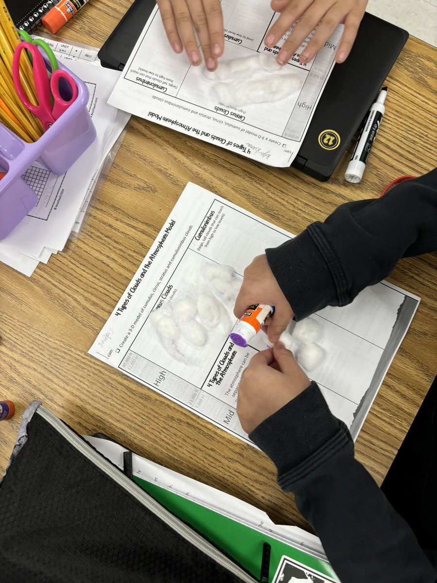 luckiepearl's tweet image. Cloud types fun!! Cementing that learning with 3D models! #VCSscientists @DeltonaLksElem @ElemSci