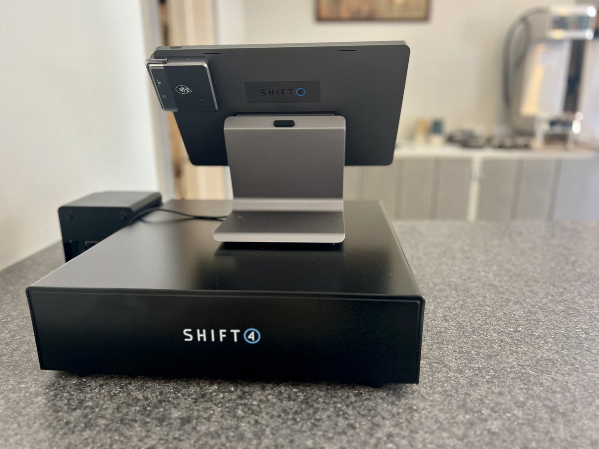 mehank110's tweet photo. Show Grounds Cafe in Lexington, VA has installed @SkyTabPOS by @Shift4, boosting efficiency and taking customer service to the next level! #Lexington #Restaurantupdate #CustomerService #Efficiency #SkyTabPOS #Innovation https://t.co/x6NJbmLtp3