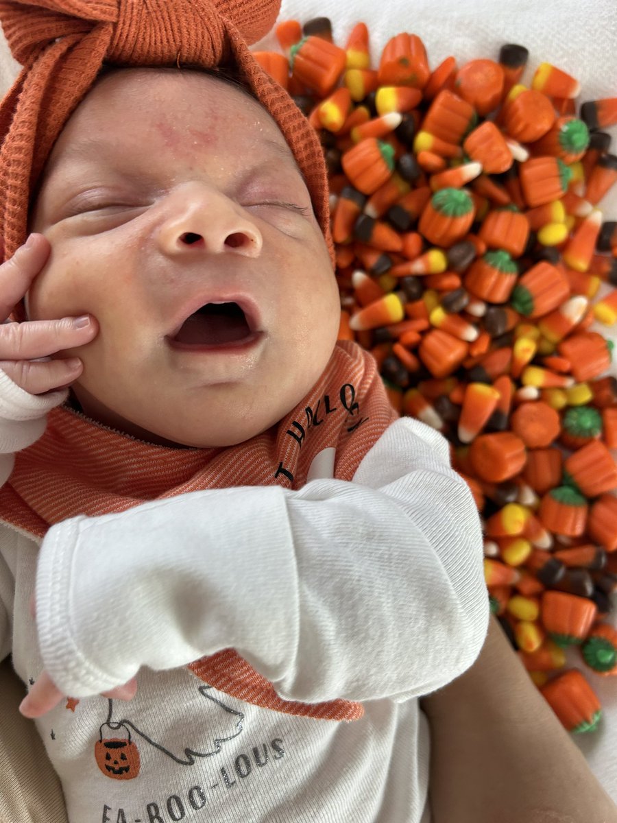 Newest bumpkin to the crew 🎃👻

Milah’s First Halloween 🧡🖤🤍