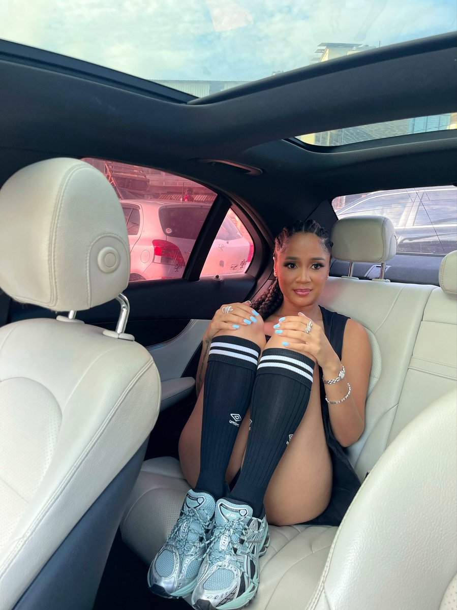 deborahvanessa7's tweet photo. Listen to my latest song #Manka here:  

https://t.co/Hweg2ms8Mx https://t.co/rnkG0tSlxY