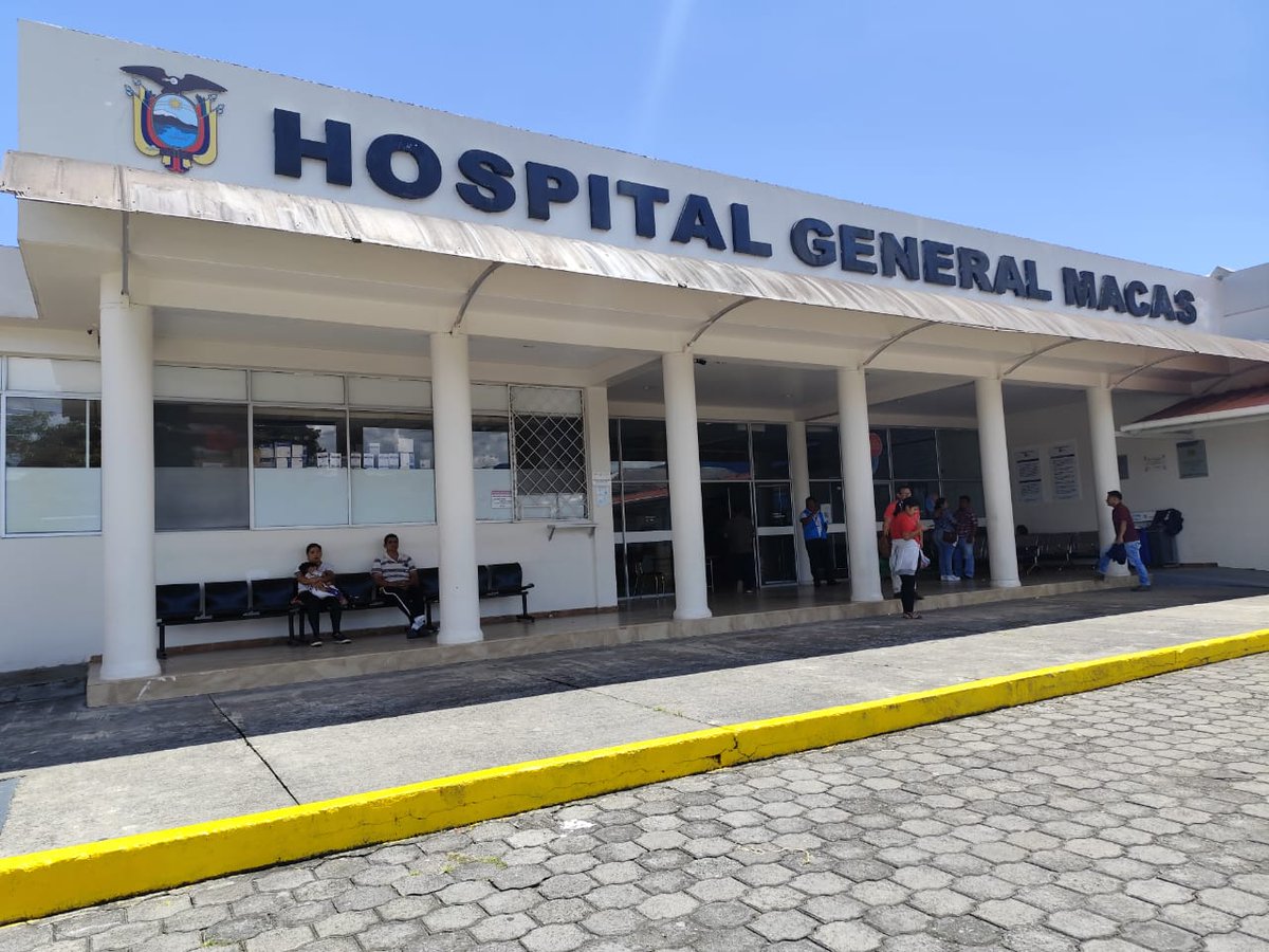 HGeneralMacas's tweet photo. #MoronaSantiago | En el feriado de noviembre, el #HGeneralMacas 🏥 contará con 290 colaboradores en turnos rotativos: 92 médicos, 116 enfermeras y 85 personal de apoyo, además de dos ambulancias 🚑 activas. https://t.co/h0Debkti9U