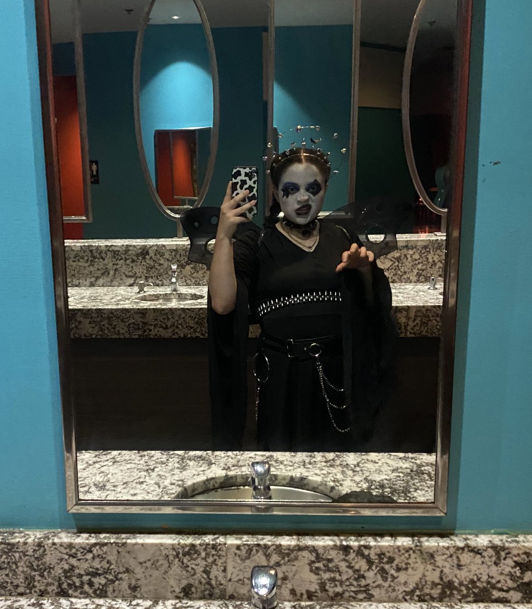 merryberry333's tweet photo. I hate gay Halloween, what do you mean you’re a fairy gothmother? https://t.co/MKMrooVrg4