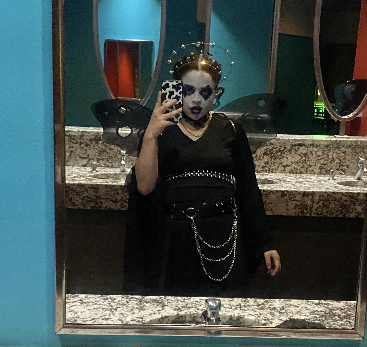 merryberry333's tweet photo. I hate gay Halloween, what do you mean you’re a fairy gothmother? https://t.co/MKMrooVrg4