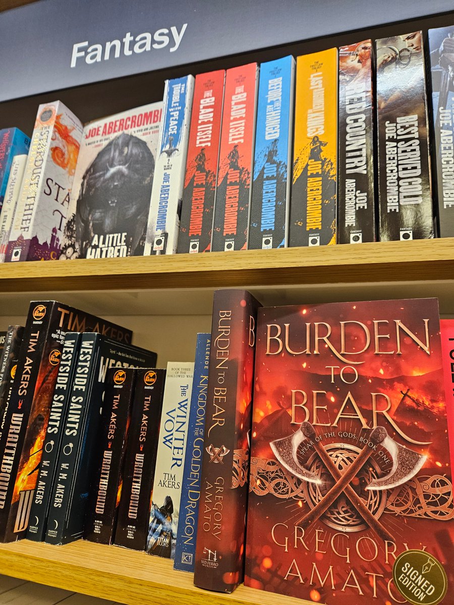 AmatoAuthor's tweet photo. Burden to Bear now shelved in good company at Barnes and Noble in Vancouver, WA.

#fantasybookfriday #norsefantasy #indiefantasy #indiefantasyauthor #vikingmyths #norsemythology #fantasy #vikingfiction https://t.co/gZemR5TiU6