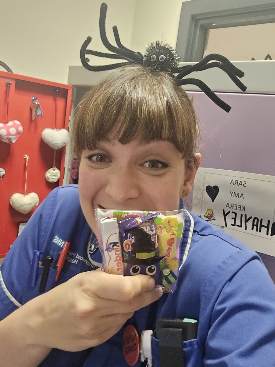 Tania Bacon (Willetts) (@taniawilletts) on Twitter photo Even big kids like trick or treating! 
๐ ๐ป Even big kids like trick or treating! 
๐ ๐ป