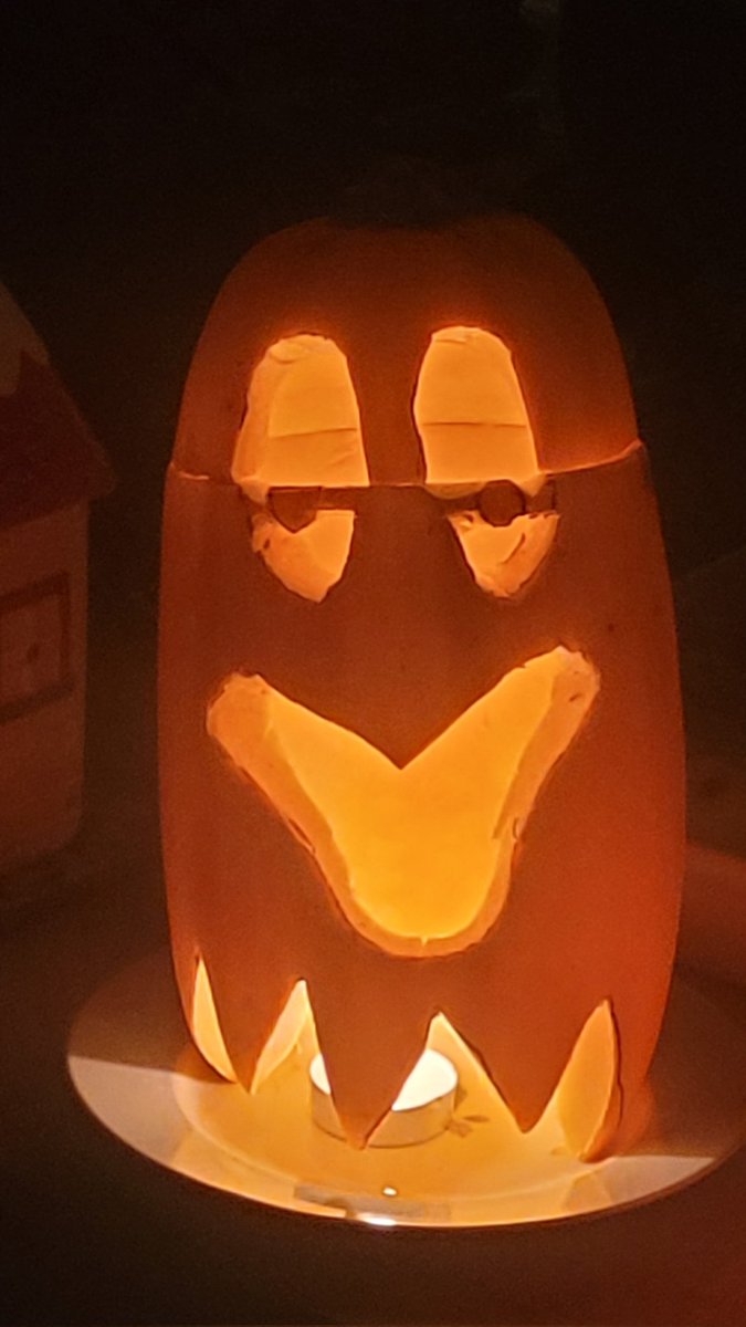 fodenlaura's tweet photo. @LindsayOxUni Spooky!! https://t.co/2mWJVTPG9P