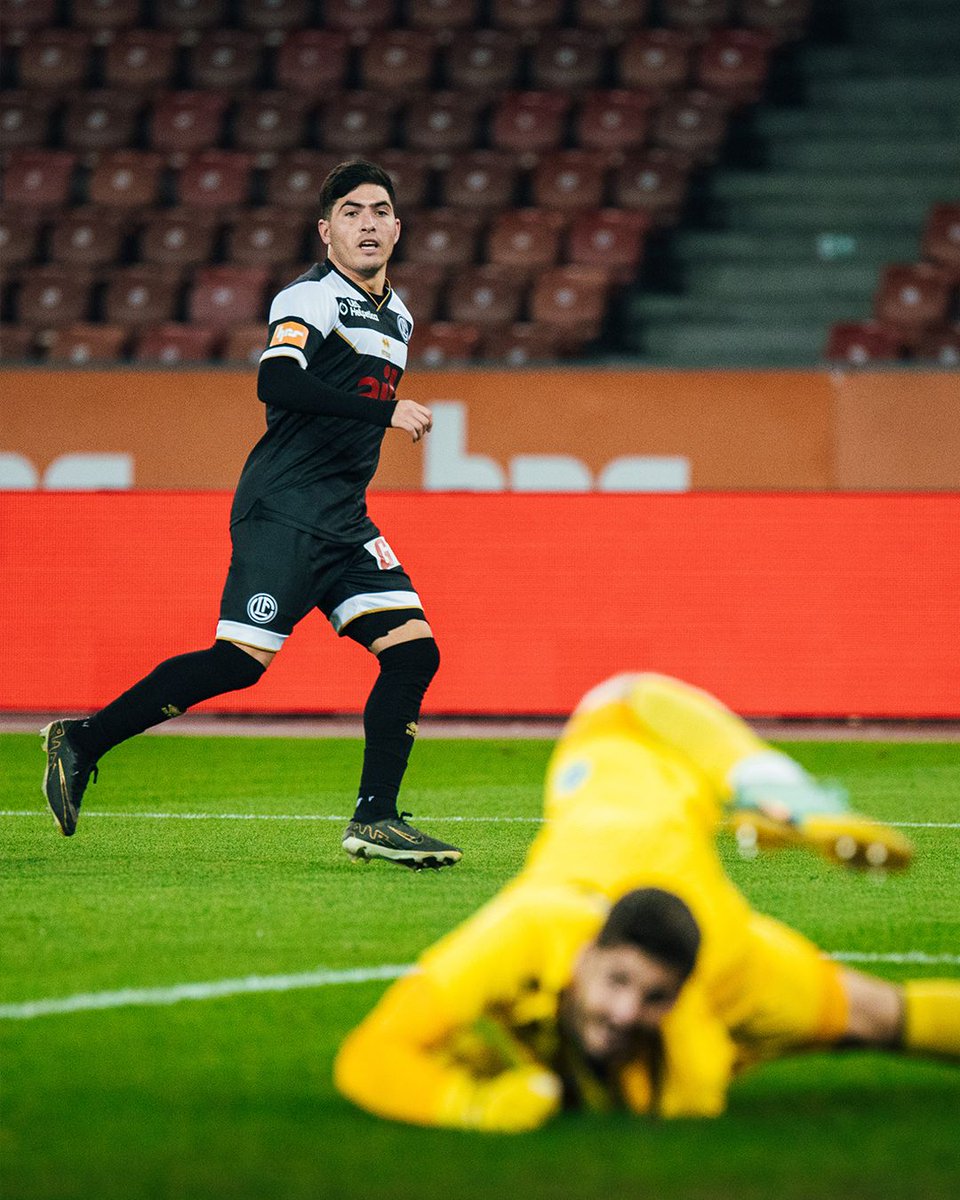 FCLugano1908's tweet photo. 🤯 Tiro a giro di Aliseda. 🔥
1-1 al Letzigrund!
#noibianconeri #fcl #fclugano #CSSL #GCLUG https://t.co/CrVQ5zVl9y