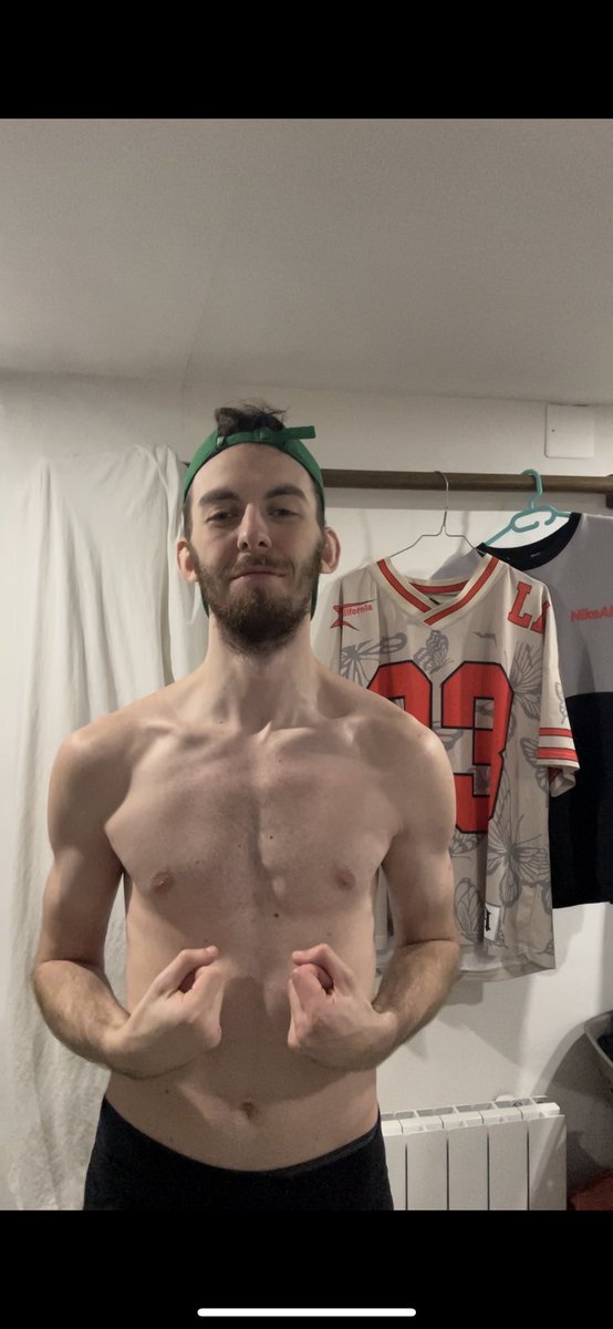 KennyLeRetour's tweet photo. Quand je pense que j’étais anorexique la je suis loin de ça maintenant , bon c’est loin d’être finis mais ont as bien dessiner https://t.co/MVSqKH610J
