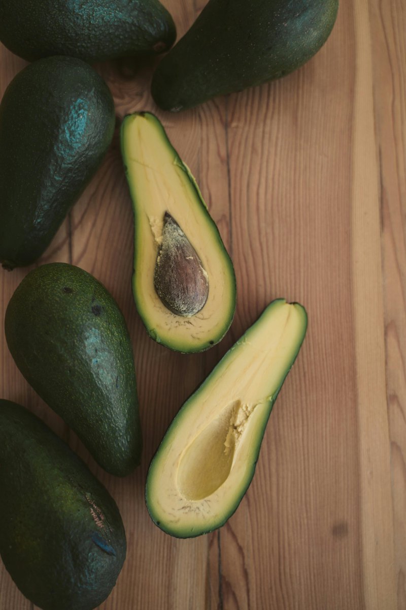 shop4cooks's tweet image. Keep your avocados fresh longer by storing them with onions iin an airtight container! The sulfur in onions slows down the ripening process, helping your avocados stay green and ready to eat. 

shop4cooks.com

#AvocadoStorage #KeepAvocadosFresh #AvocadoAndOnions #Fresh
